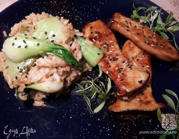 Подавайте с рисом, овощами и кунжутными семечками. Можно подавать и отдельно как закуску.