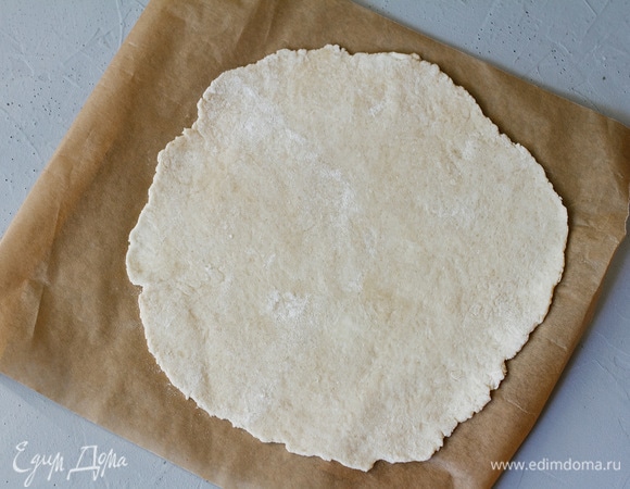 Раскатать в пласт.