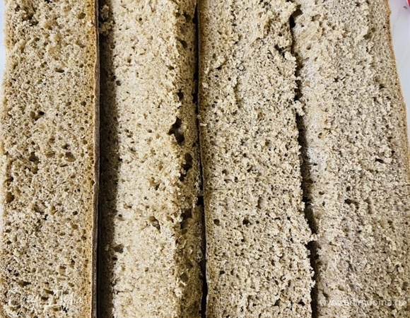 Багет разрезать на 4 равные части.