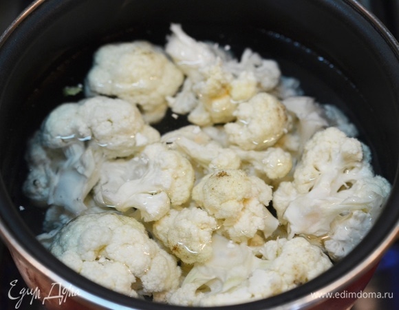 Отварите в кипящей подсоленной воде в течение 5 минут.