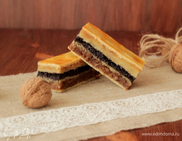 Полностью остудить в форме, затем нарезать на порционные пирожные. Идеально, если испекли вечером, а утром нарезали. Приятного чаепития!