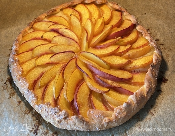 Выпекать в заранее разогретой до 190°C духовке (режим «верх/низ») до румяной корочки, 35–40 минут. По готовности дать немного остыть, и можно подавать. Приятного чаепития!