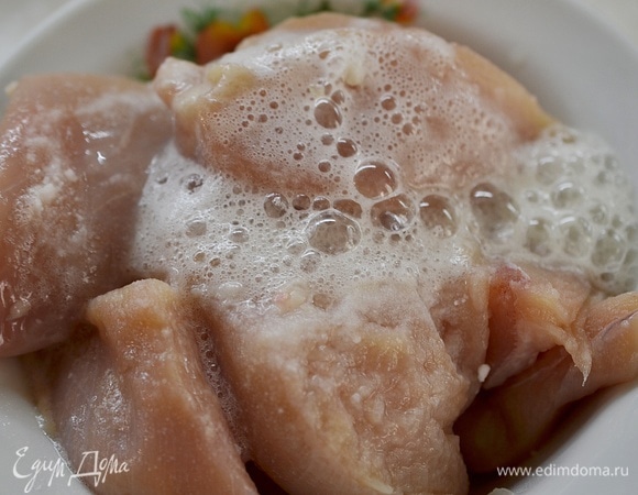 Посмотрите, как все зашипело. Перемешайте.