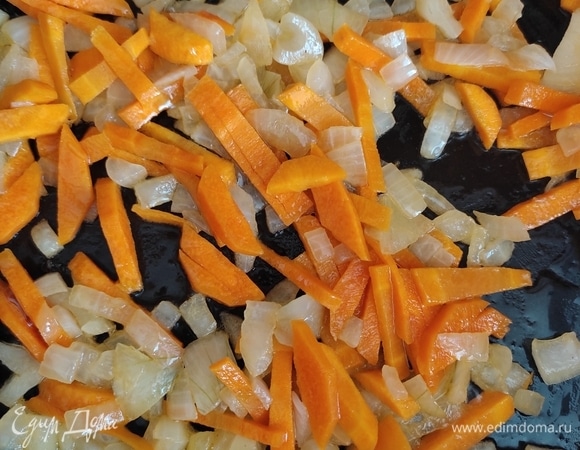 Обжарить на сливочном масле до золотистого цвета.