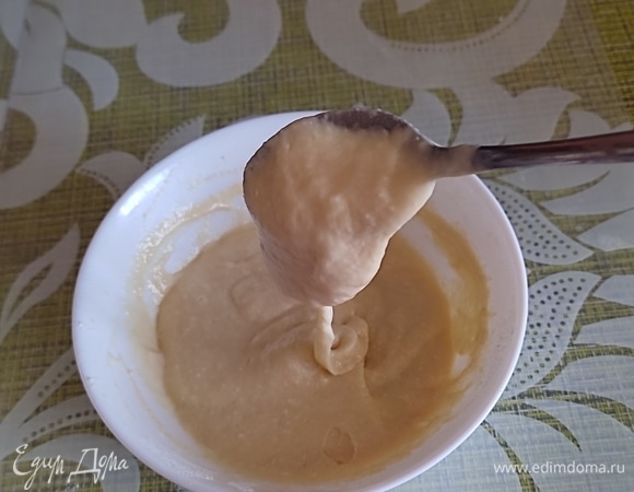 Тесто должно быть вязкой консистенции, если получилось очень густое, добавьте 1 ст. ложку воды.