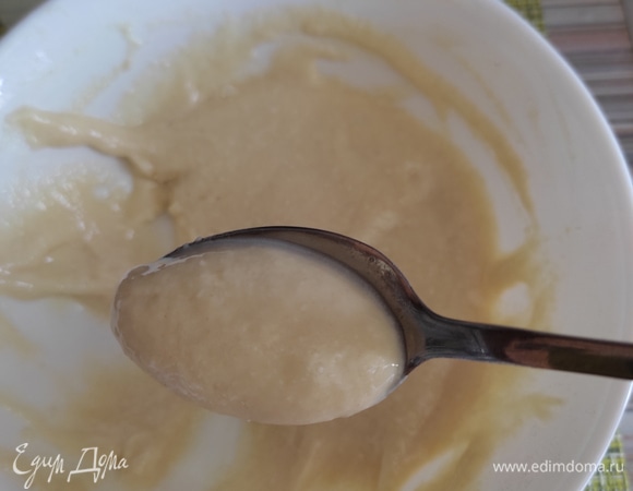 Когда картошка почти готова, чайную ложку смачиваем водой и аккуратно отделяем от теста по кусочку, сразу бросаем в суп.