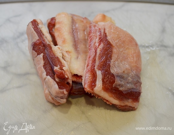 Ребра помойте, обсушите.
