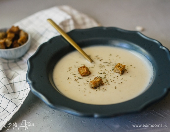 Можно подавать с чесночными сухариками. Приятного аппетита!