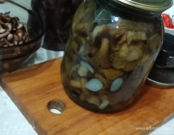 Закатать. Оставить до полного остывания. Хранить в прохладном месте. Приятного аппетита!