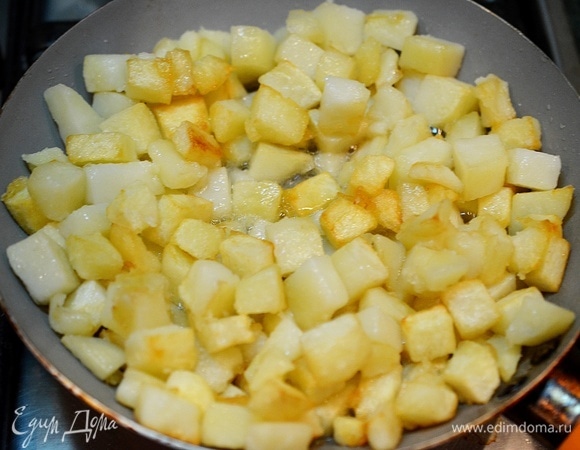Обжарьте с добавлением масла до золотистого цвета и хрустящего состояния.