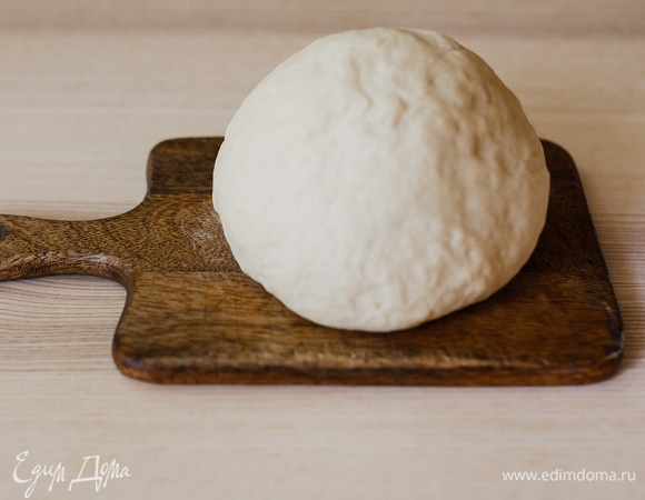 Замесить крутое тесто.