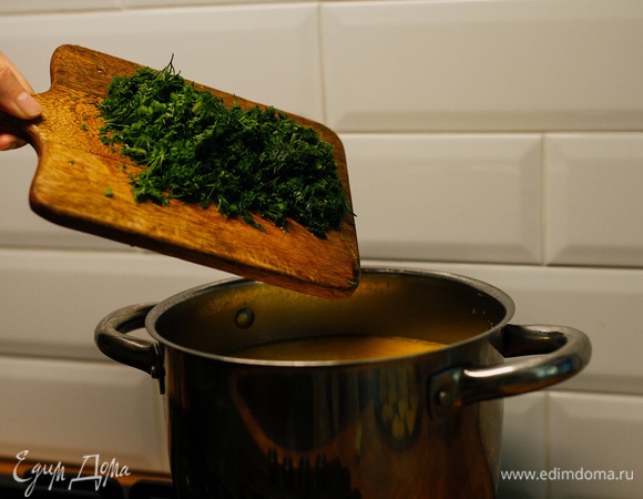 Добавить мелко нарезанный укроп.