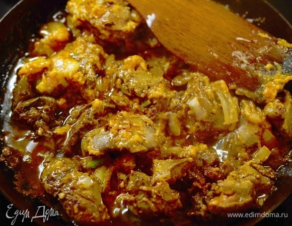 Перемешайте и дайте потушиться минут 5. В самом конце посолите.