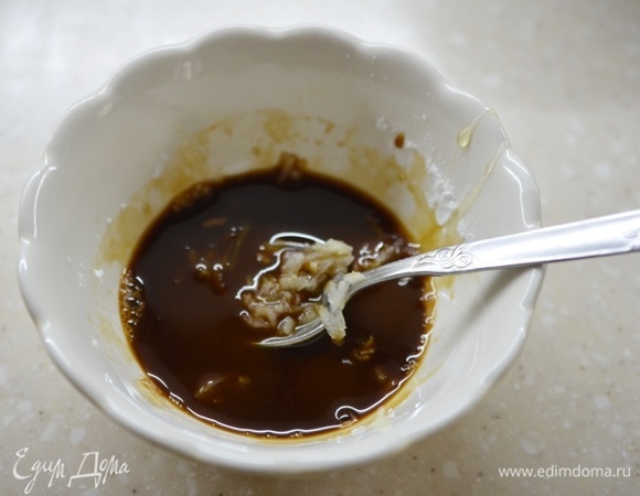 И измельченные 2 зубчика чеснока. Все хорошо перемешайте.