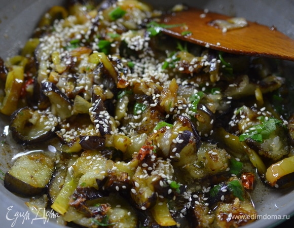 Перед подачей посыпьте кунжутом.