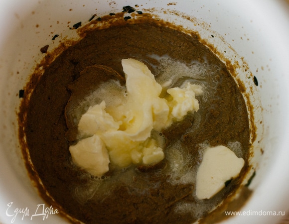 Добавить сливочное масло.