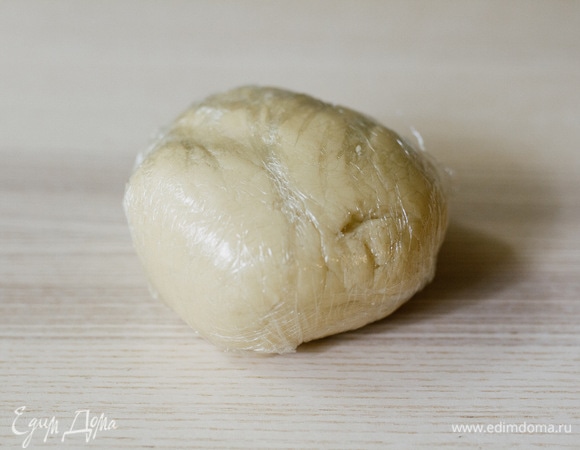 Завернуть в пищевую пленку и убрать в морозильник на 20 минут.