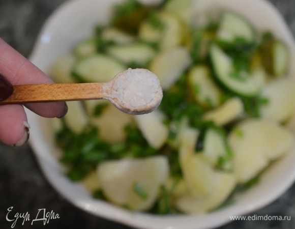 Все смешайте, посолите.