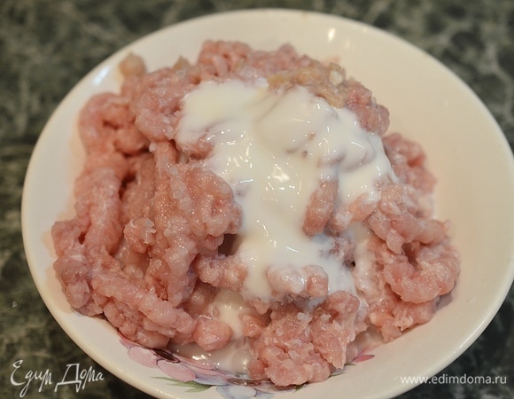 Добавьте кефир.