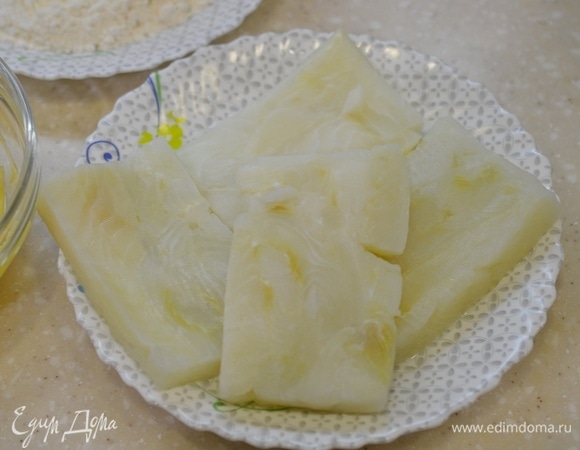 Рыбное филе промойте, обсушите.