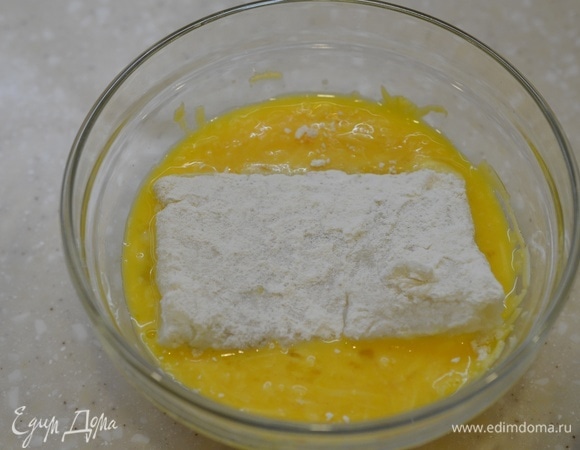 Затем — в яично-сырной массе.