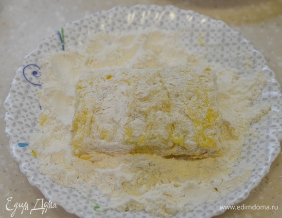 Еще раз — в мучной смеси.