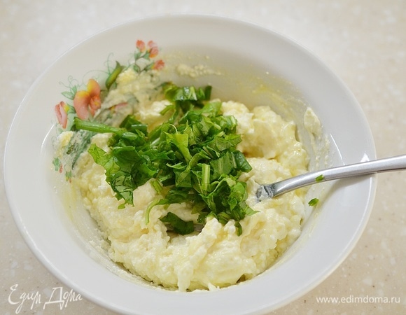 Добавьте зелень.