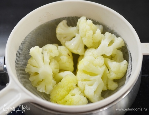 Откиньте на сито.