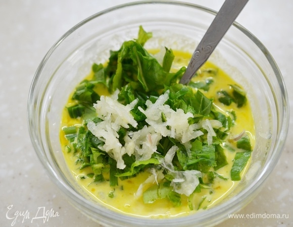 И измельченный чеснок.