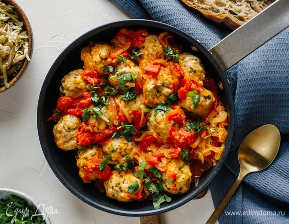 Готовые фрикадельки посыпать петрушкой. Приятного аппетита!