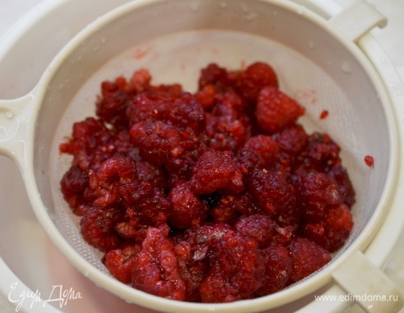 Малину помойте.