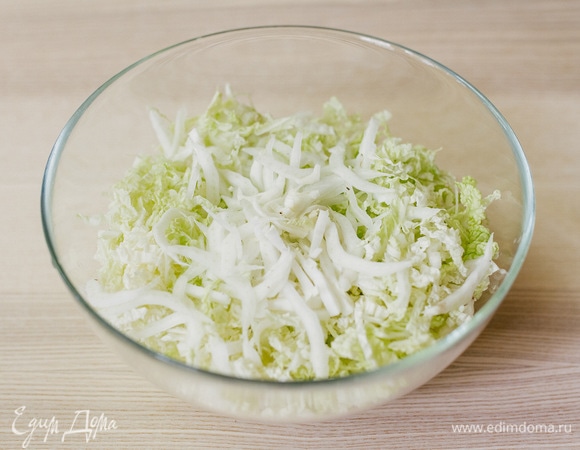 Нашинковать капусту.