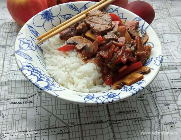 Подаем с рисом. Лучше басмати или жасмин. Приятного аппетита!