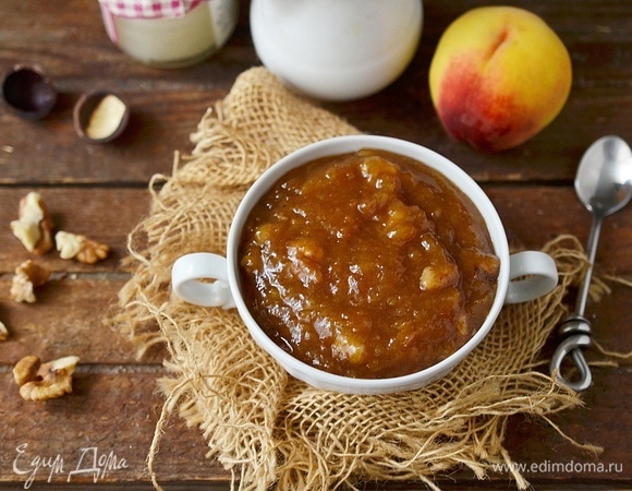 Можно разложить по стерилизованным банкам, а можно сразу подать к чаю.