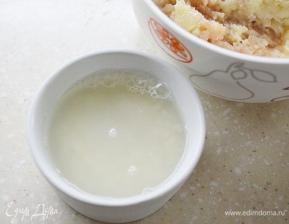 Залейте кипятком и дайте постоять минут 10.