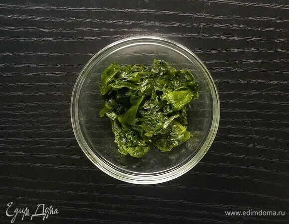 Для приготовления этого блюда я использовала черемшу (она была заморожена, и ее нужно было предварительно разморозить).