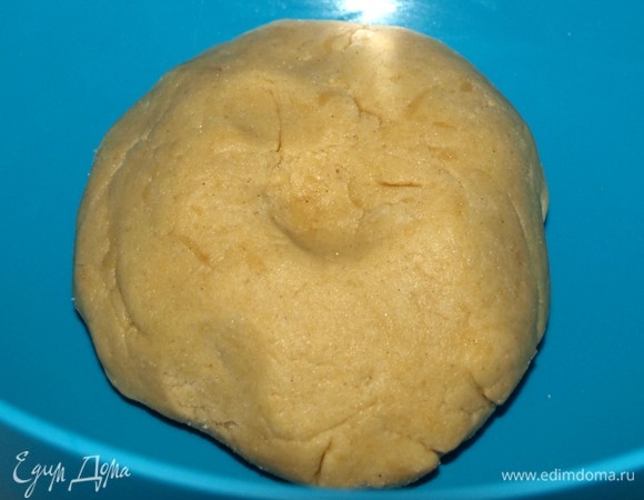 Замесить тесто.