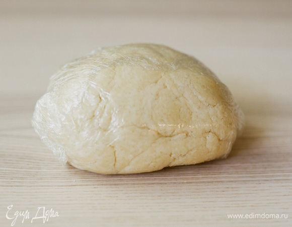 Завернуть в пищевую пленку и убрать в холодильник на 30 минут.