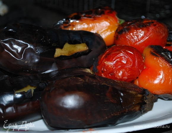 Запеченные овощи должны быть мягкими. Дайте им остыть.