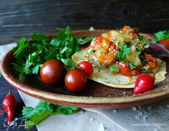 Подавайте к столу со свежеиспеченной лепешкой или мясом.