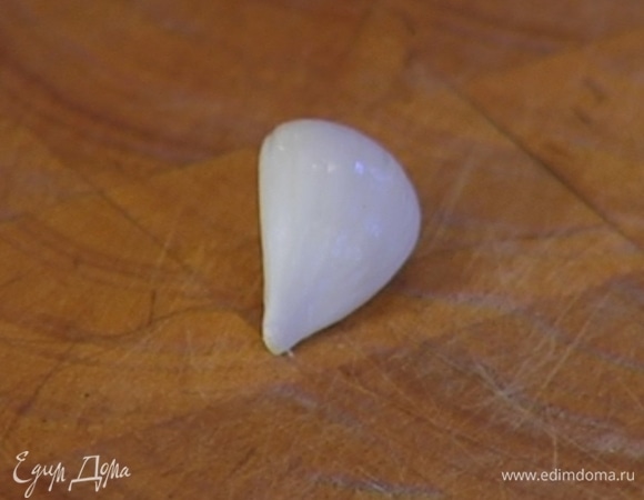 Чеснок почистить.