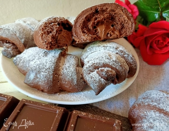 Готовую выпечку остудить. Посыпать сахарной пудрой или какао и подавать. Приятного аппетита!