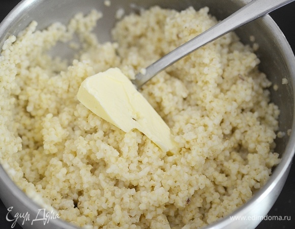 Добавьте сливочное масло, перемешайте.