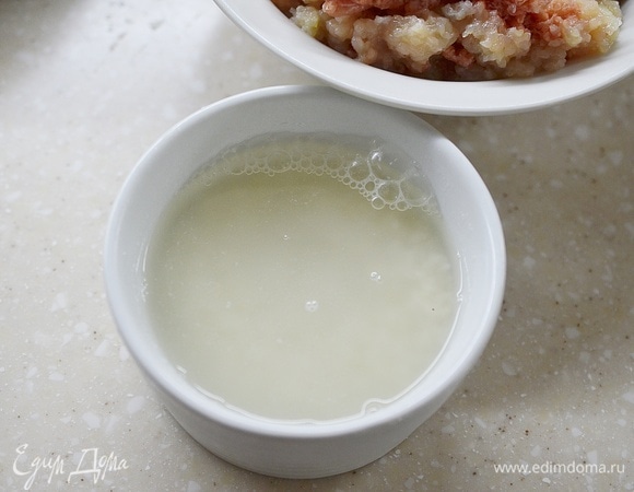 Залейте кипятком и дайте постоять минут 7.