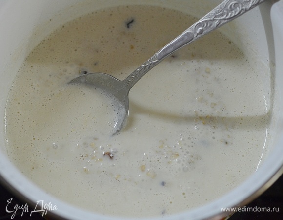 Доведите до кипения и варите около 5 минут.