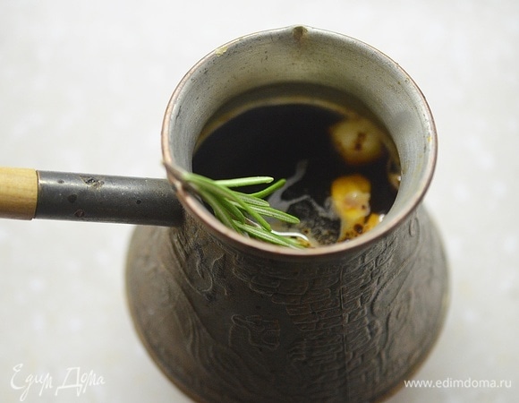 Залейте холодной водой, поставьте на огонь. Как только начнет закипать, сразу снимайте с огня. Опять верните на огонь, дождитесь закипания. Повторите еще один раз.