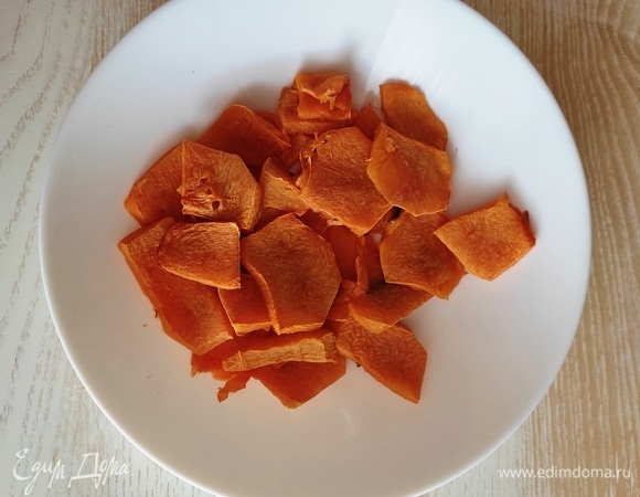Запеченную тыкву немного остужаем.