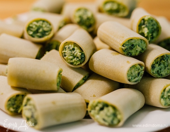 Начинить с его помощью макаронные трубочки. В ингредиентах я указала примерное количество используемых макарон.