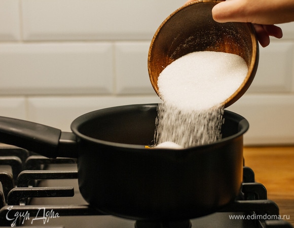 Всыпать сахар.