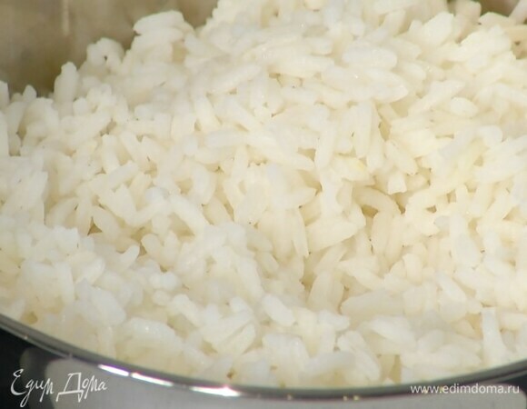 Рис отварить согласно инструкции на упаковке. 